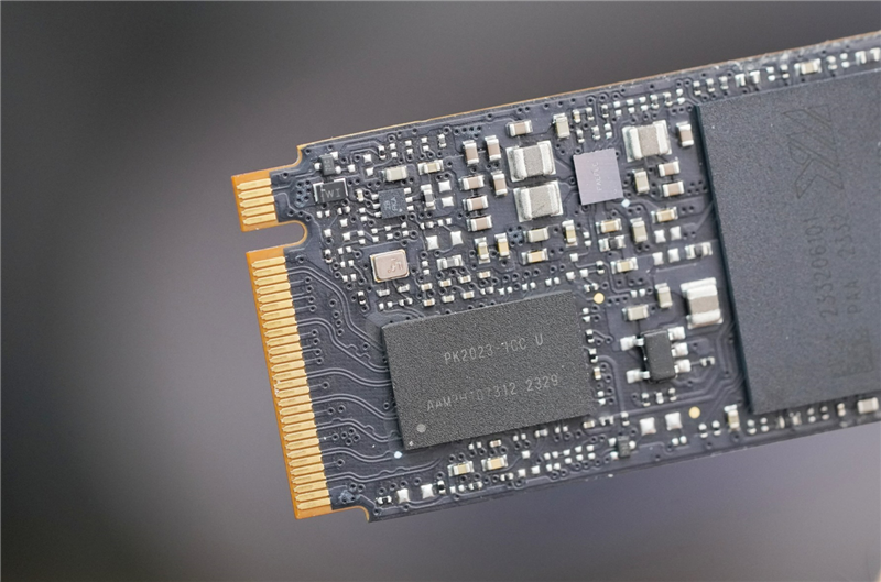 最强无缓存PCIe 4.0 SSD之一！长江存储致态TiPlus7100 4TB评测：满盘写入缓外2.3GB/s